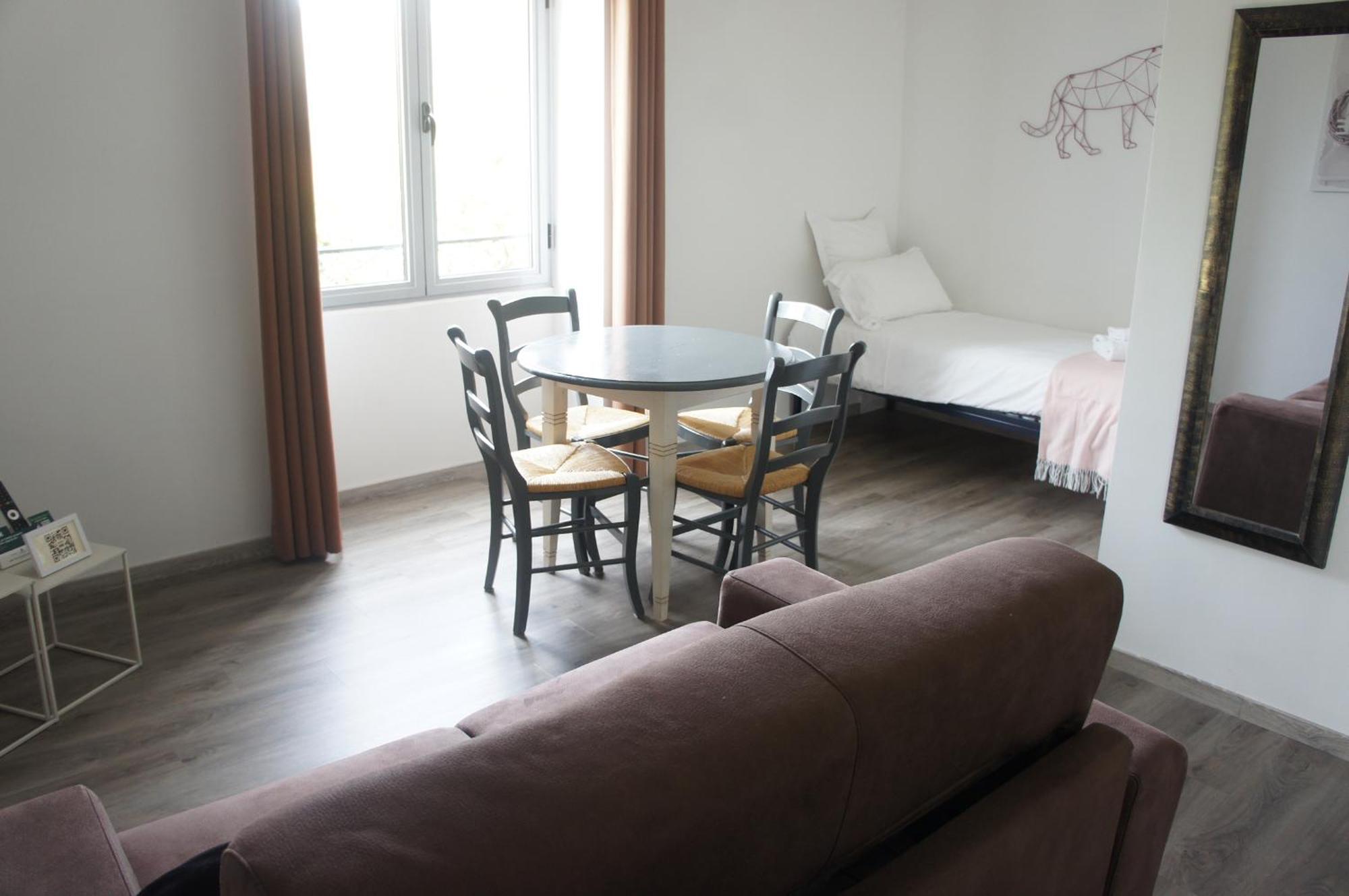 Logis Hotel Auberge De Cartassac Cressensac-Sarrazac ภายนอก รูปภาพ