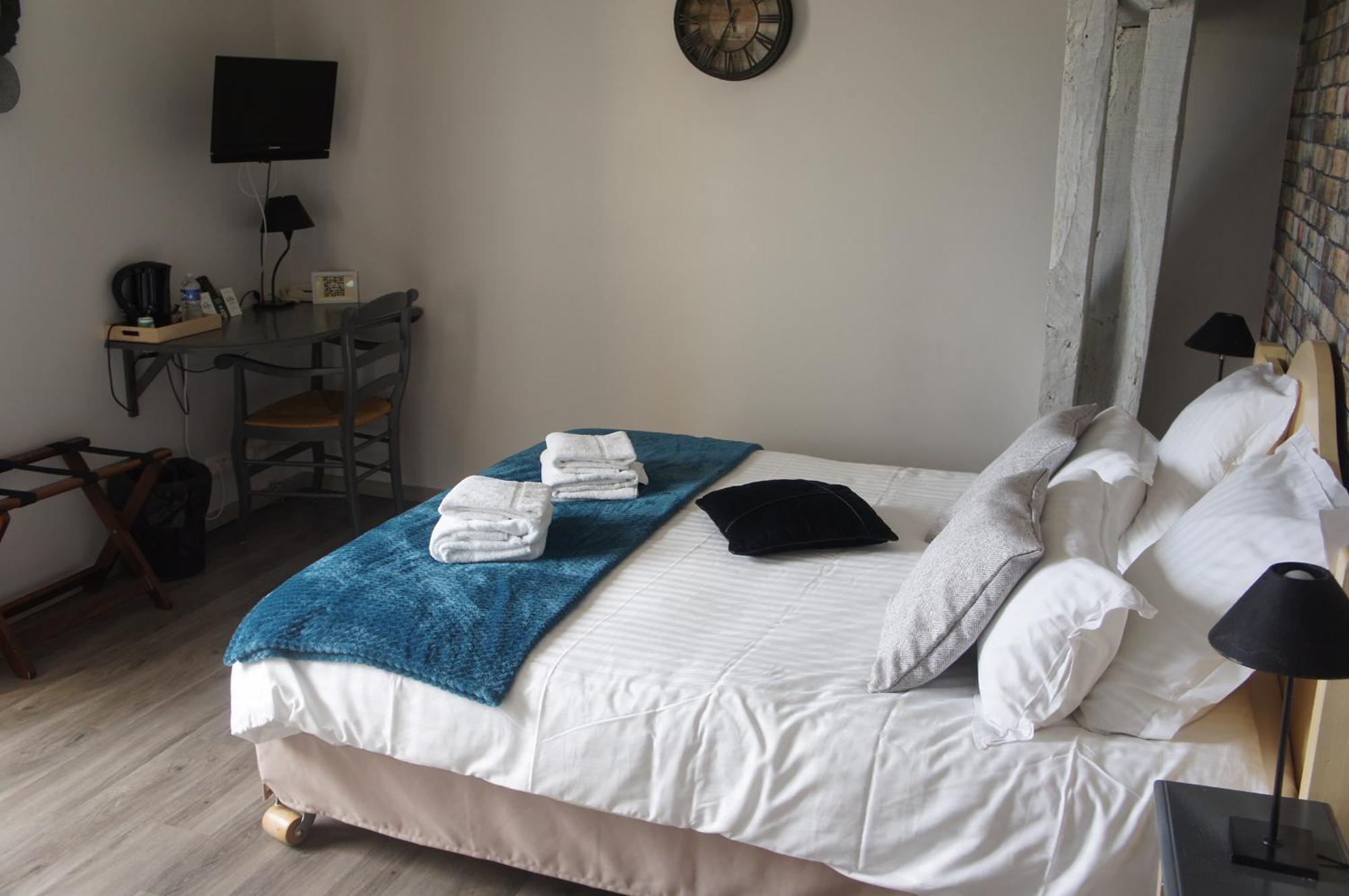 Logis Hotel Auberge De Cartassac Cressensac-Sarrazac ภายนอก รูปภาพ