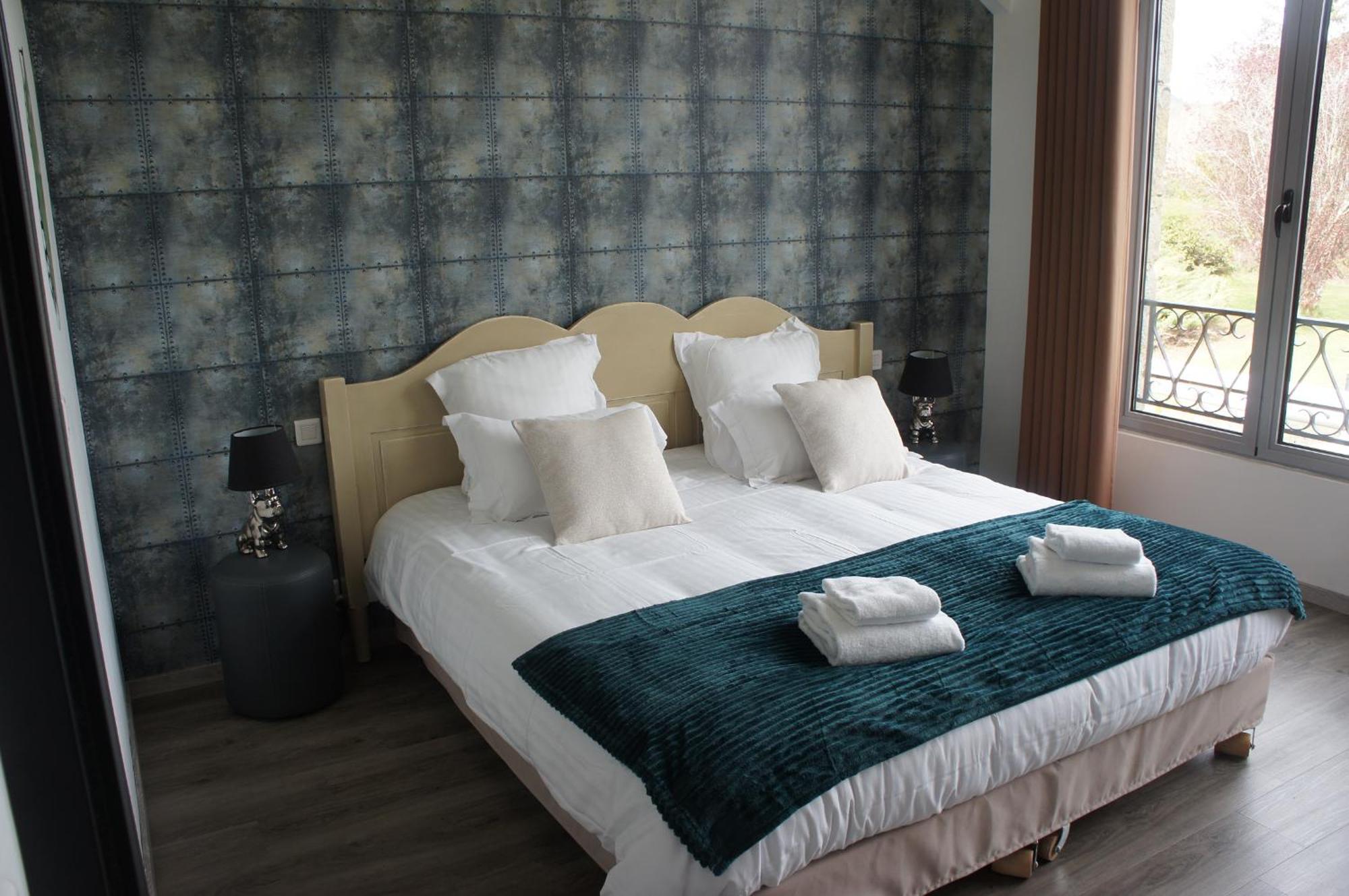 Logis Hotel Auberge De Cartassac Cressensac-Sarrazac ภายนอก รูปภาพ
