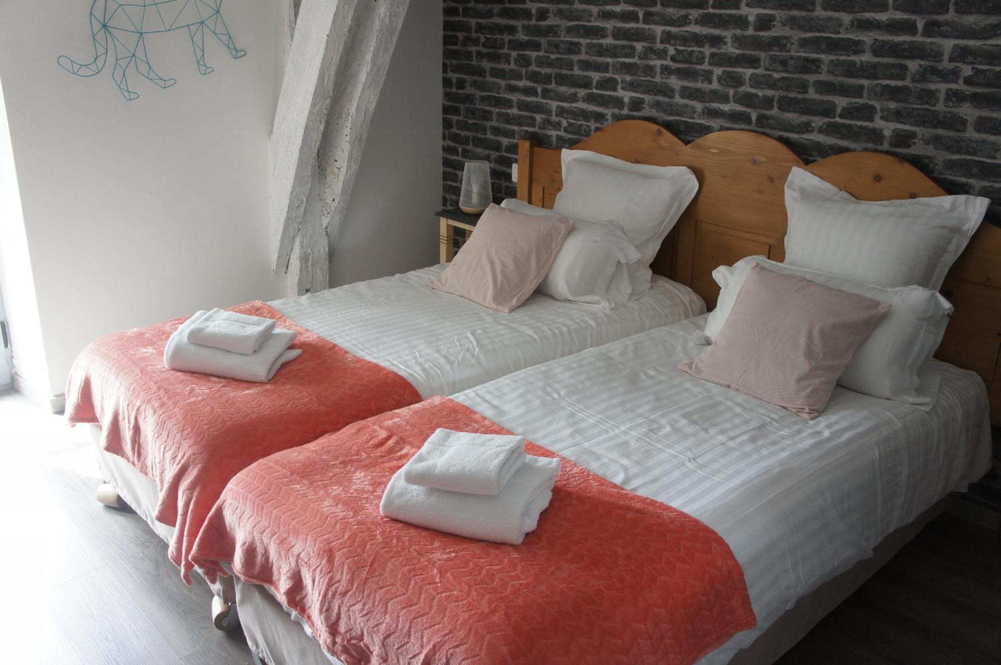 Logis Hotel Auberge De Cartassac Cressensac-Sarrazac ภายนอก รูปภาพ