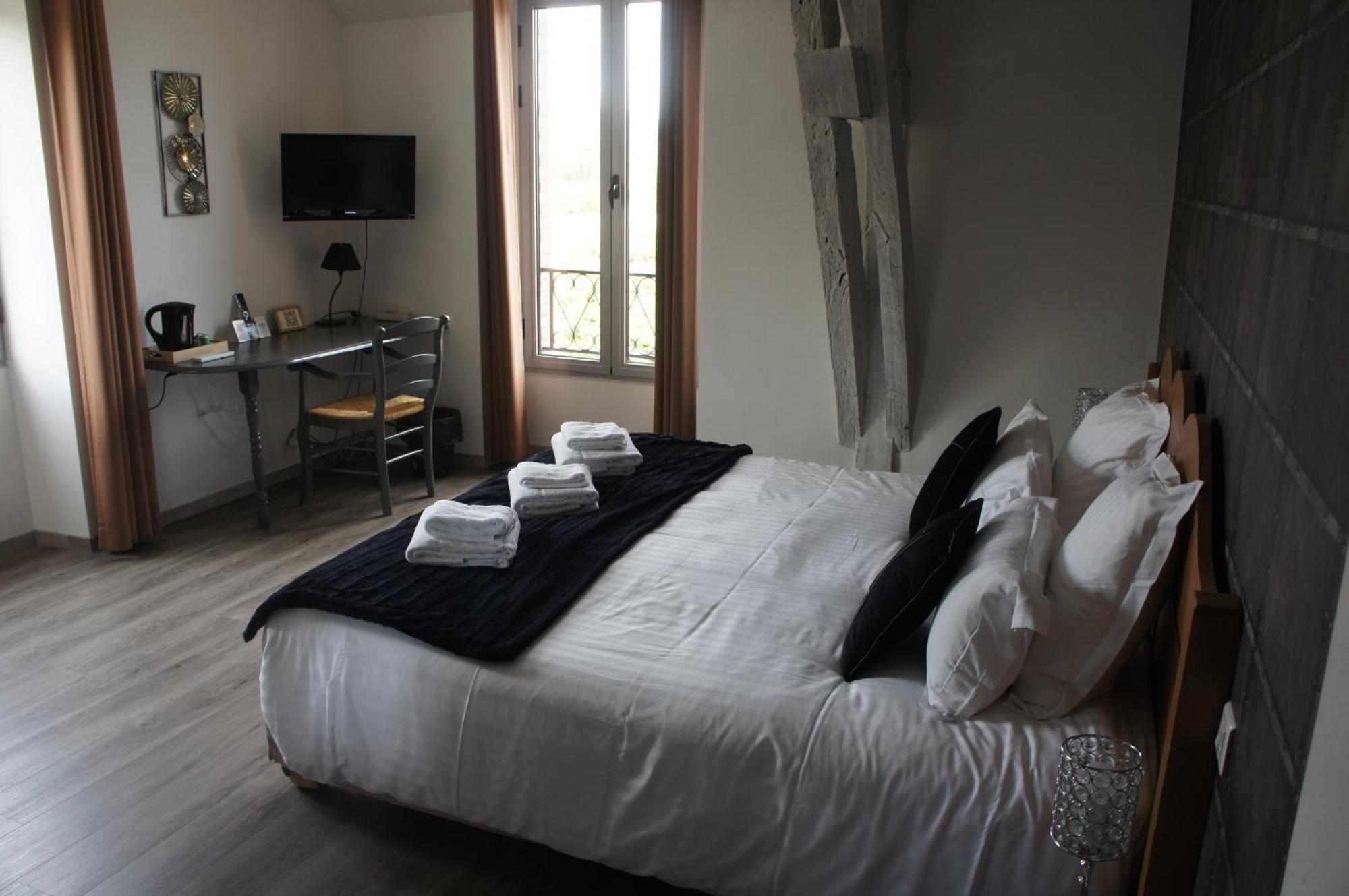 Logis Hotel Auberge De Cartassac Cressensac-Sarrazac ภายนอก รูปภาพ