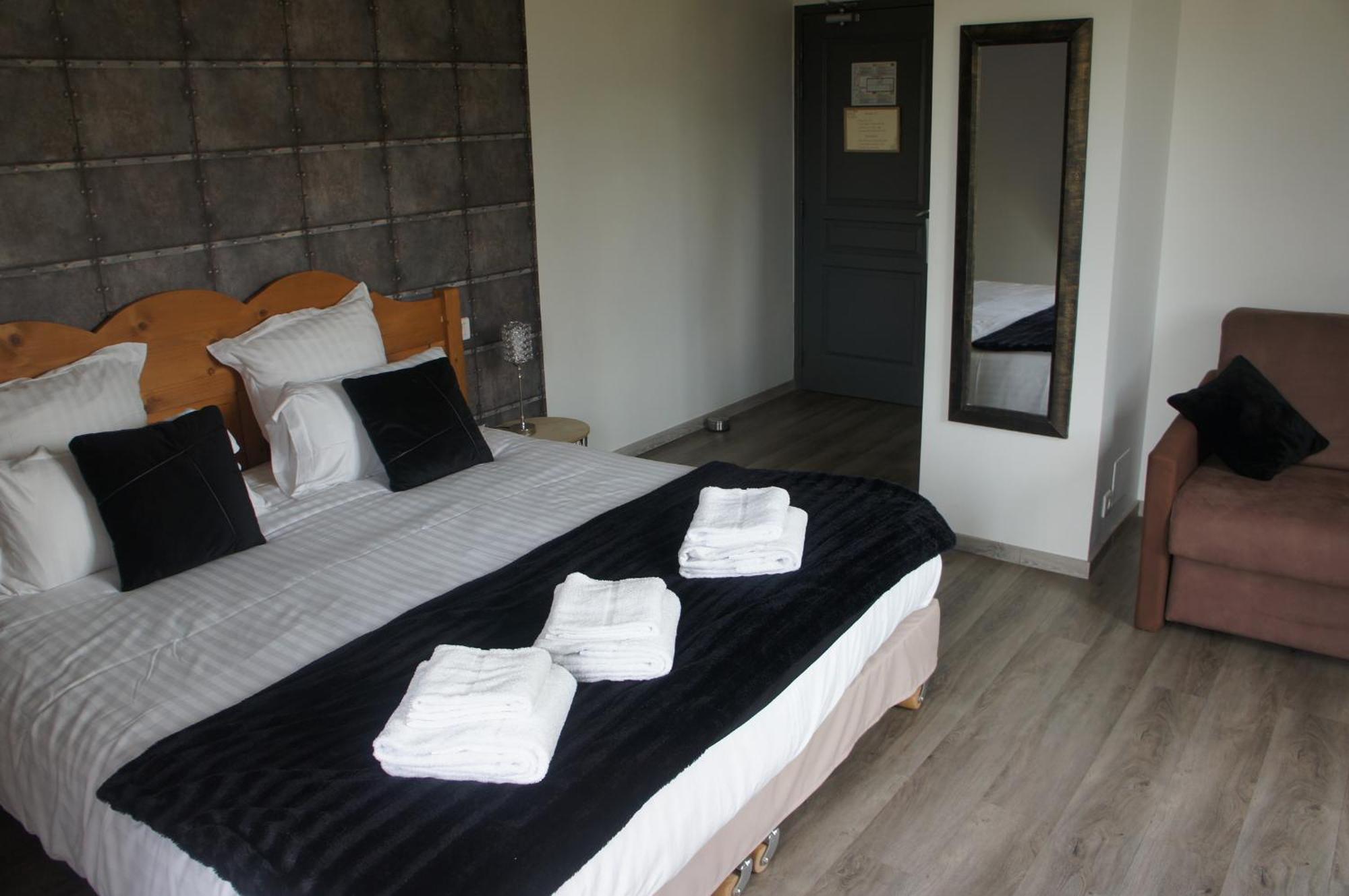 Logis Hotel Auberge De Cartassac Cressensac-Sarrazac ภายนอก รูปภาพ