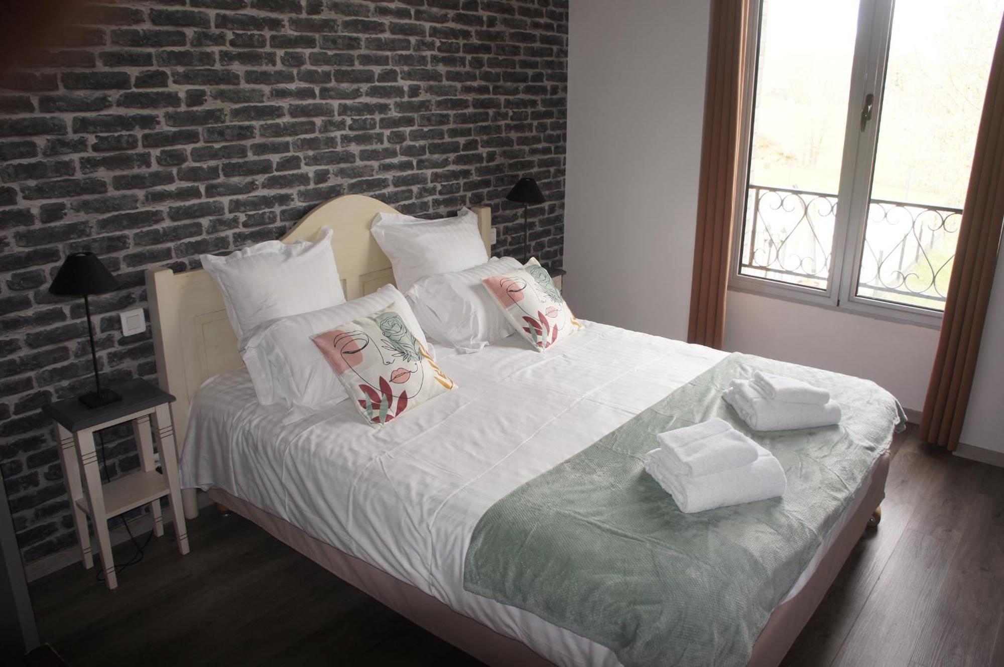 Logis Hotel Auberge De Cartassac Cressensac-Sarrazac ภายนอก รูปภาพ