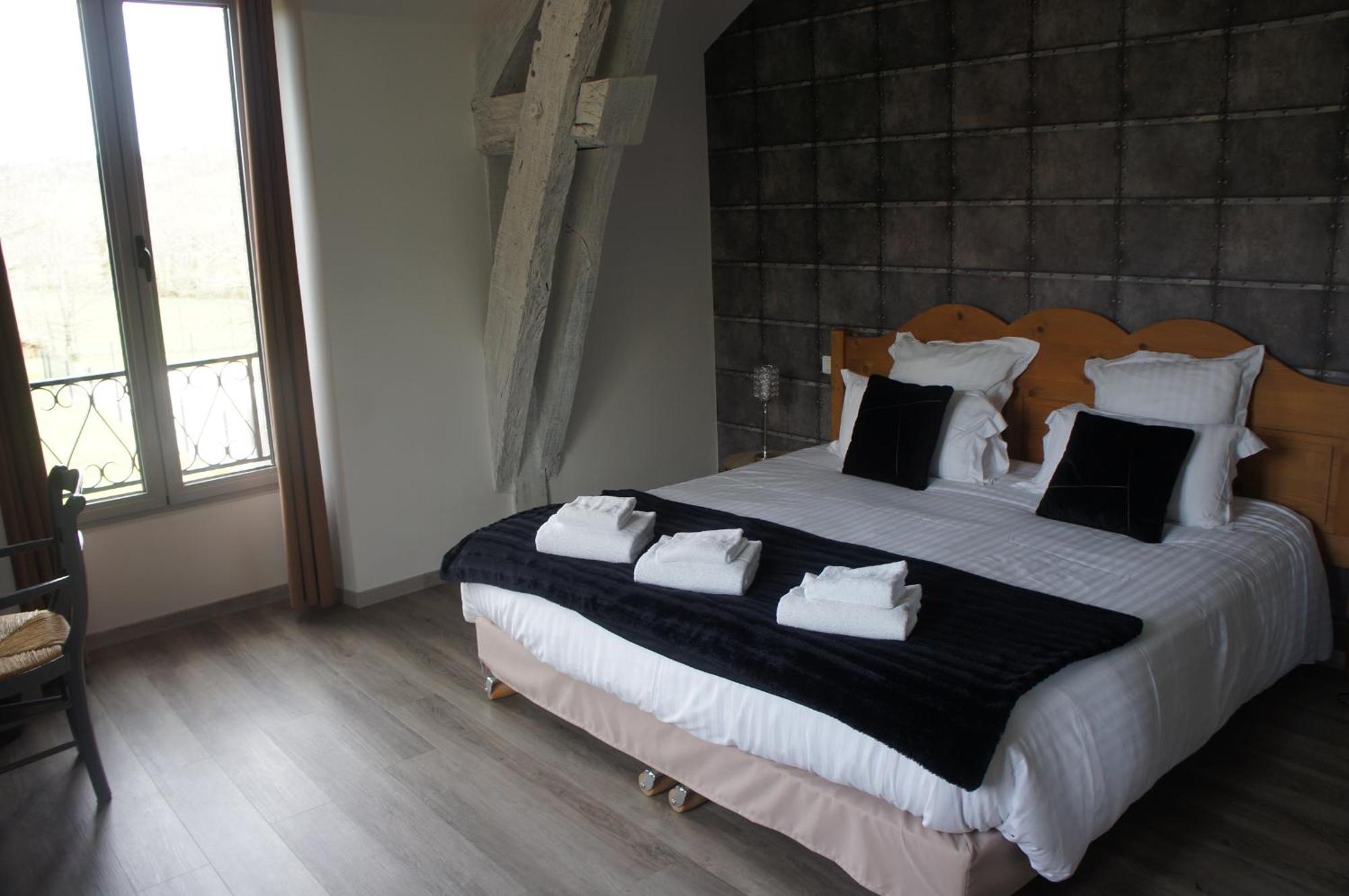 Logis Hotel Auberge De Cartassac Cressensac-Sarrazac ภายนอก รูปภาพ
