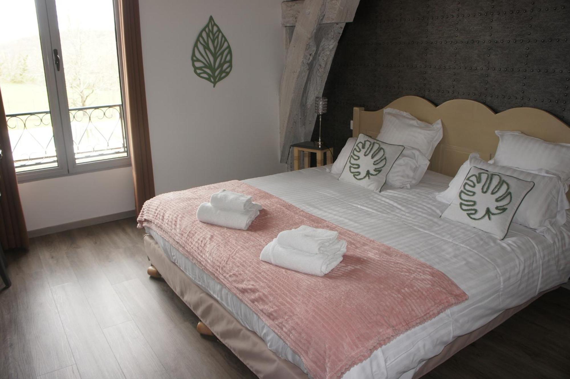Logis Hotel Auberge De Cartassac Cressensac-Sarrazac ภายนอก รูปภาพ