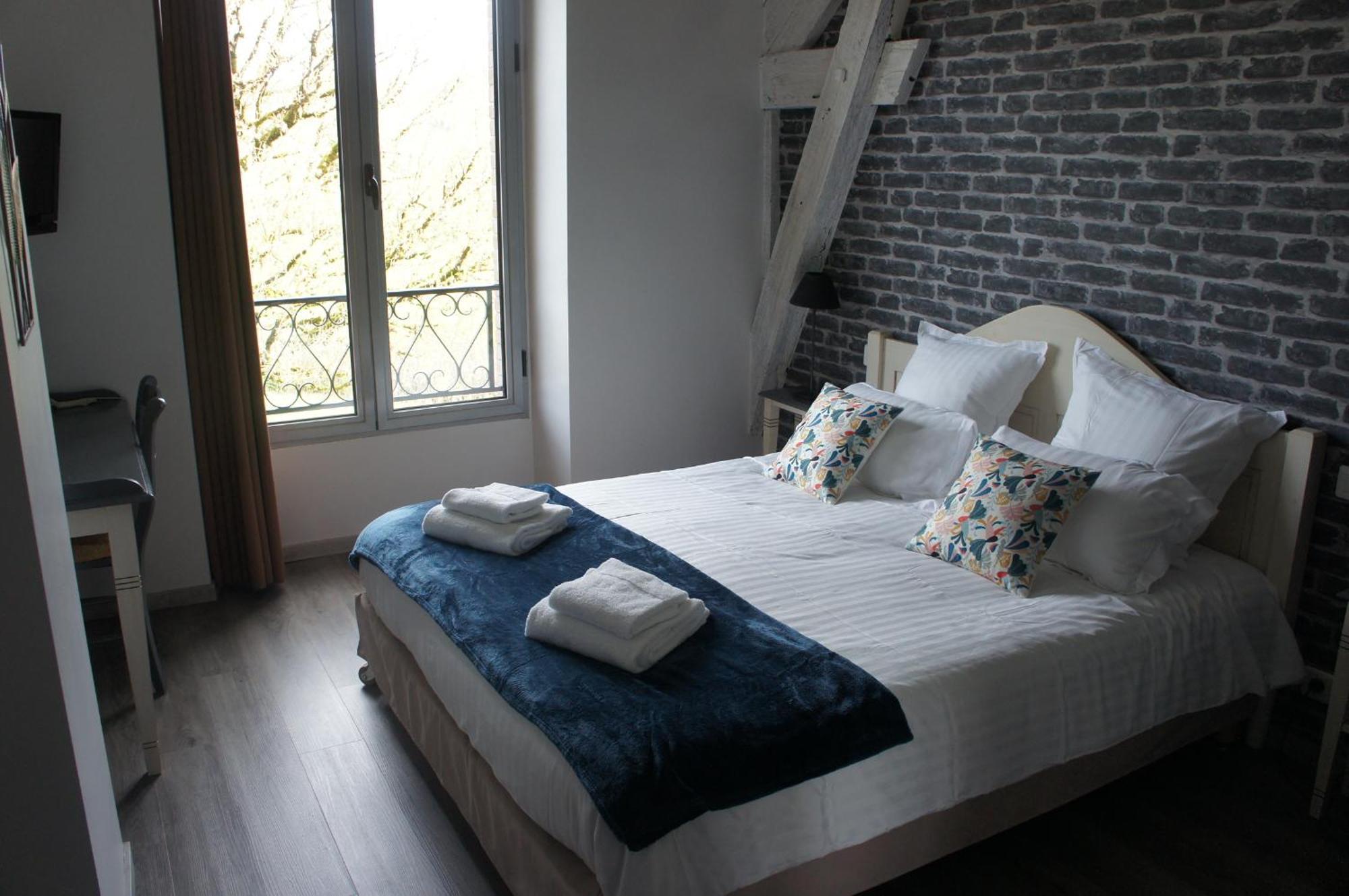 Logis Hotel Auberge De Cartassac Cressensac-Sarrazac ภายนอก รูปภาพ