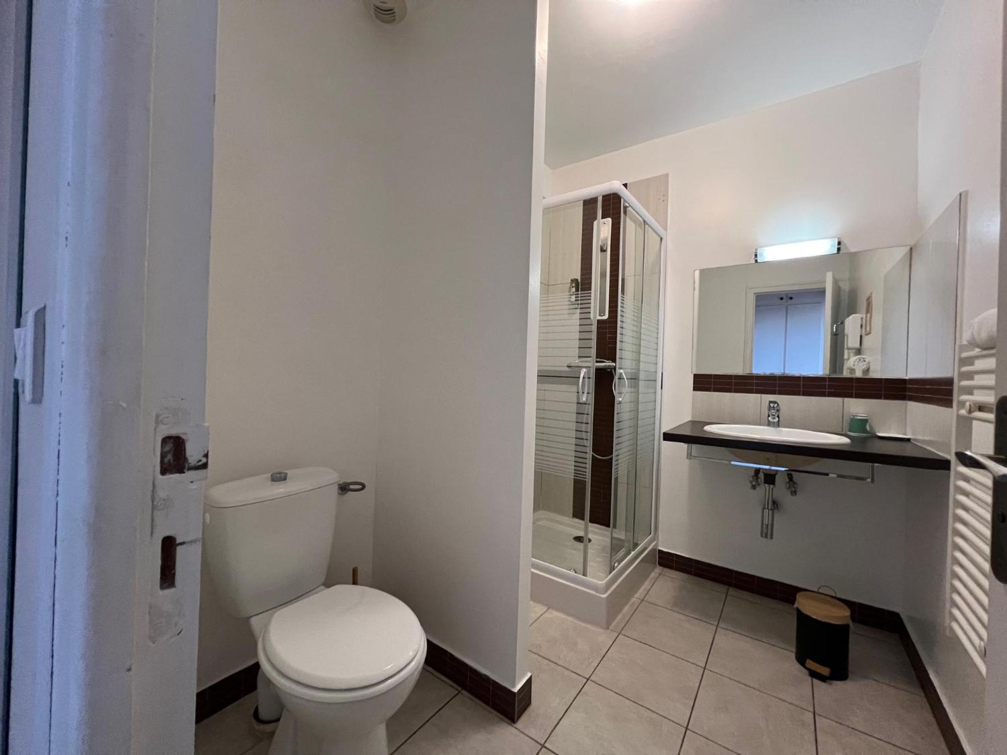 Logis Hotel Auberge De Cartassac Cressensac-Sarrazac ภายนอก รูปภาพ