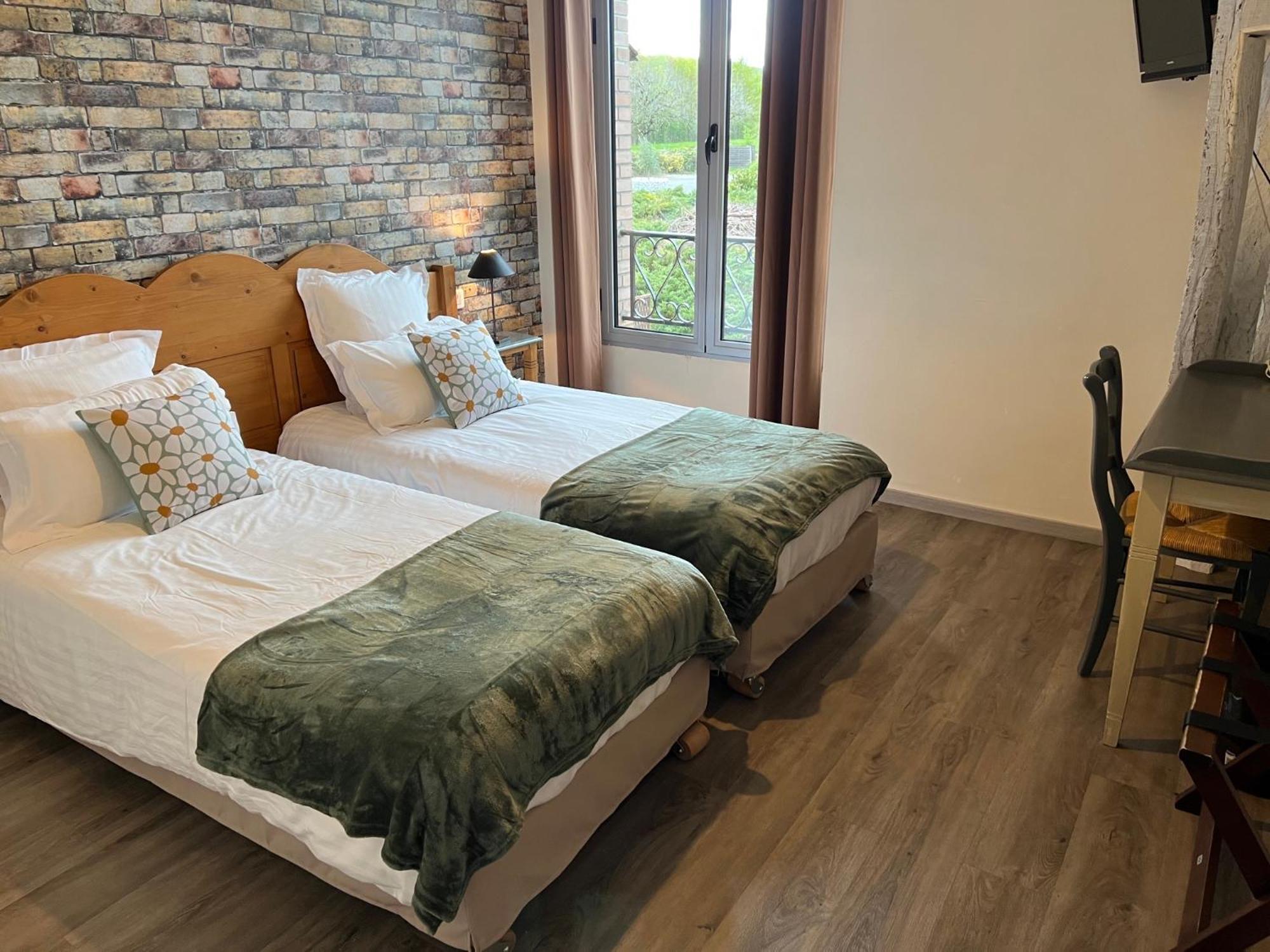 Logis Hotel Auberge De Cartassac Cressensac-Sarrazac ภายนอก รูปภาพ