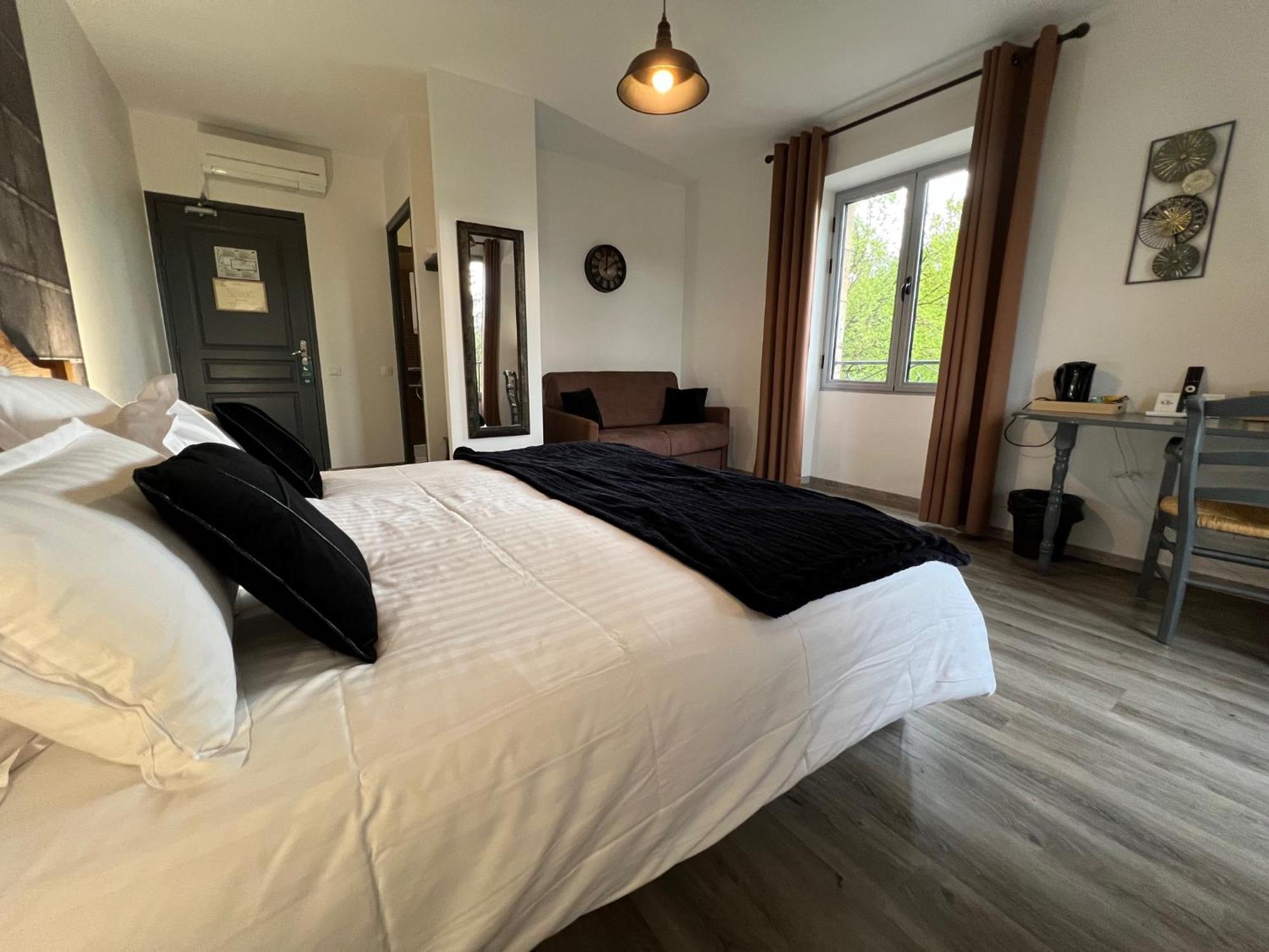 Logis Hotel Auberge De Cartassac Cressensac-Sarrazac ภายนอก รูปภาพ