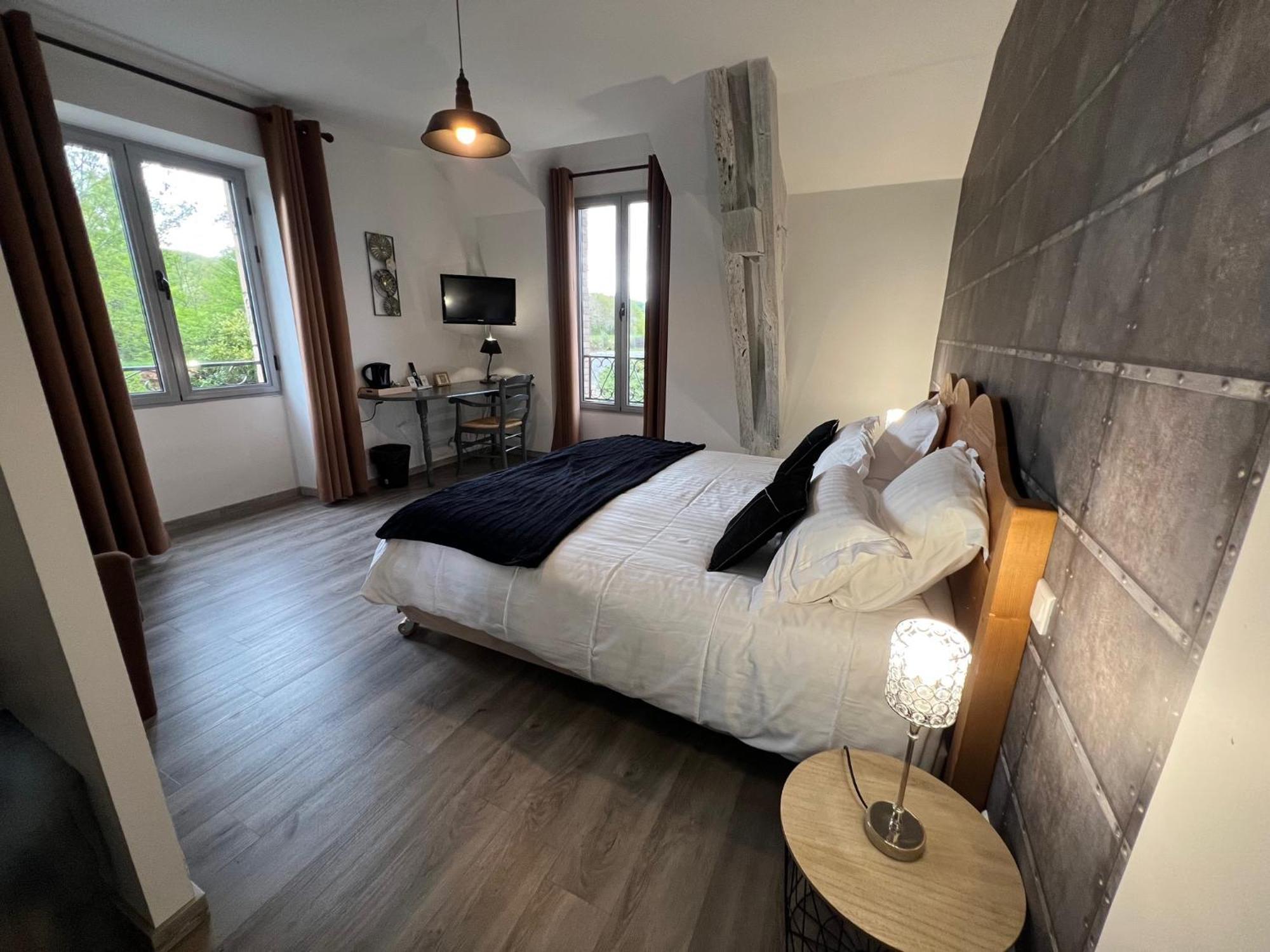 Logis Hotel Auberge De Cartassac Cressensac-Sarrazac ภายนอก รูปภาพ